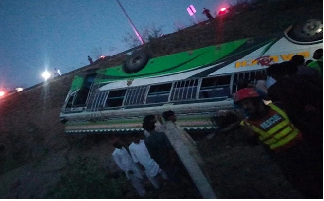 Four die in bus crash on Motorway