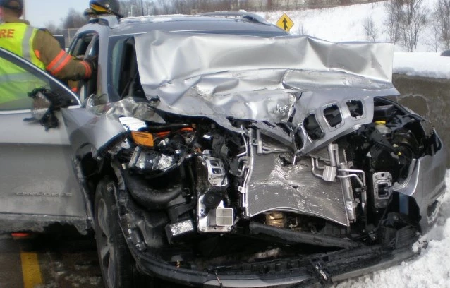 Bank manager, guard die in Chaghi road crash