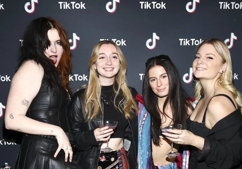 Influencers overtaking journalists as news source: report