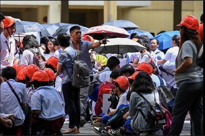 Magnitude 6.2 earthquake strikes Philippines