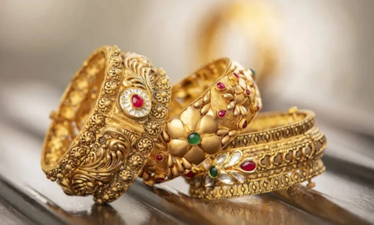 Gold prices go up in Pakistan against int'l market’s trend