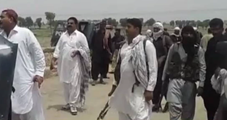 Two women among six killed in Shikarpur armed clash