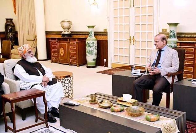 PM Shehbaz, Fazl discuss political situation