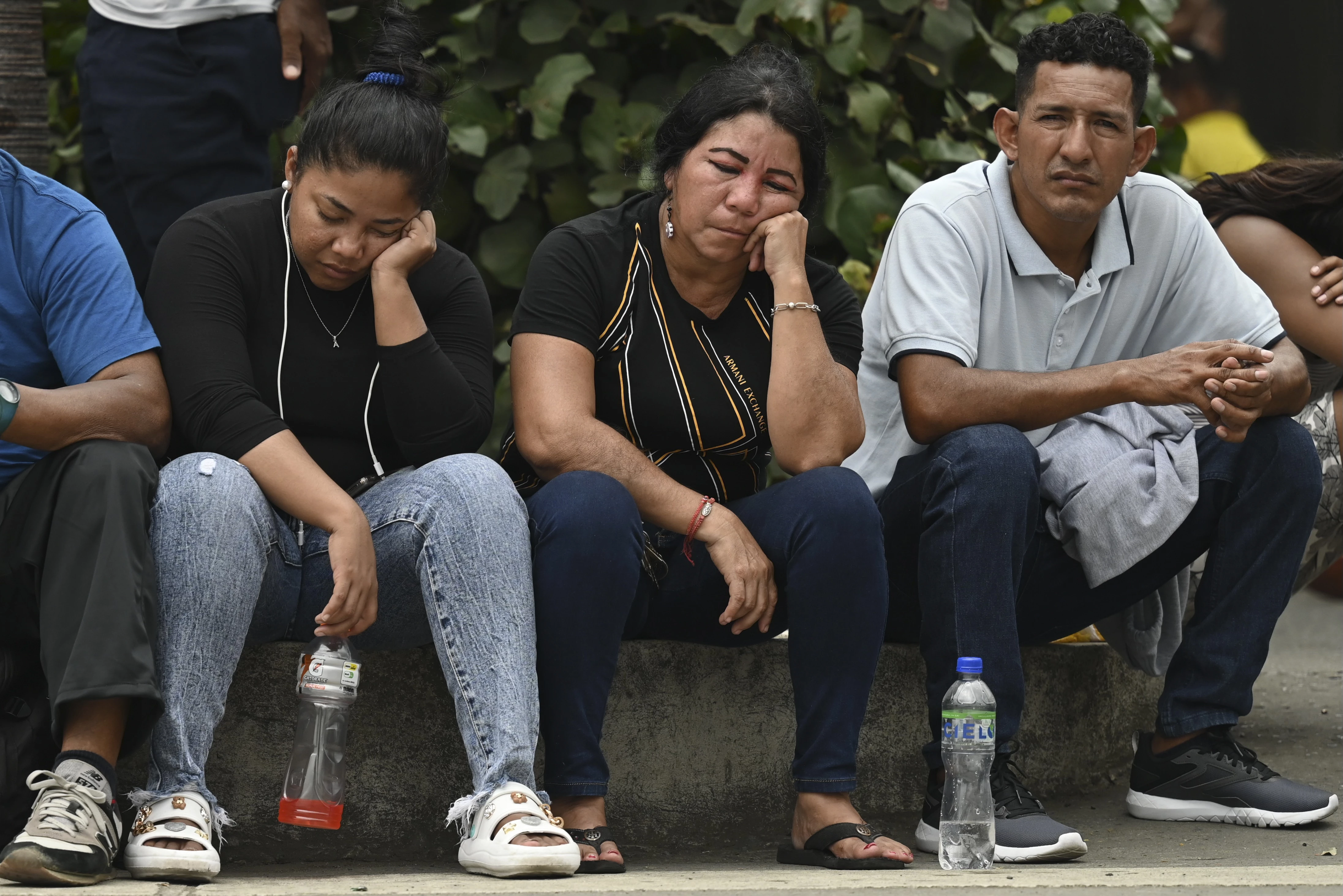 Six dead, six wounded in Ecuador gang shooting