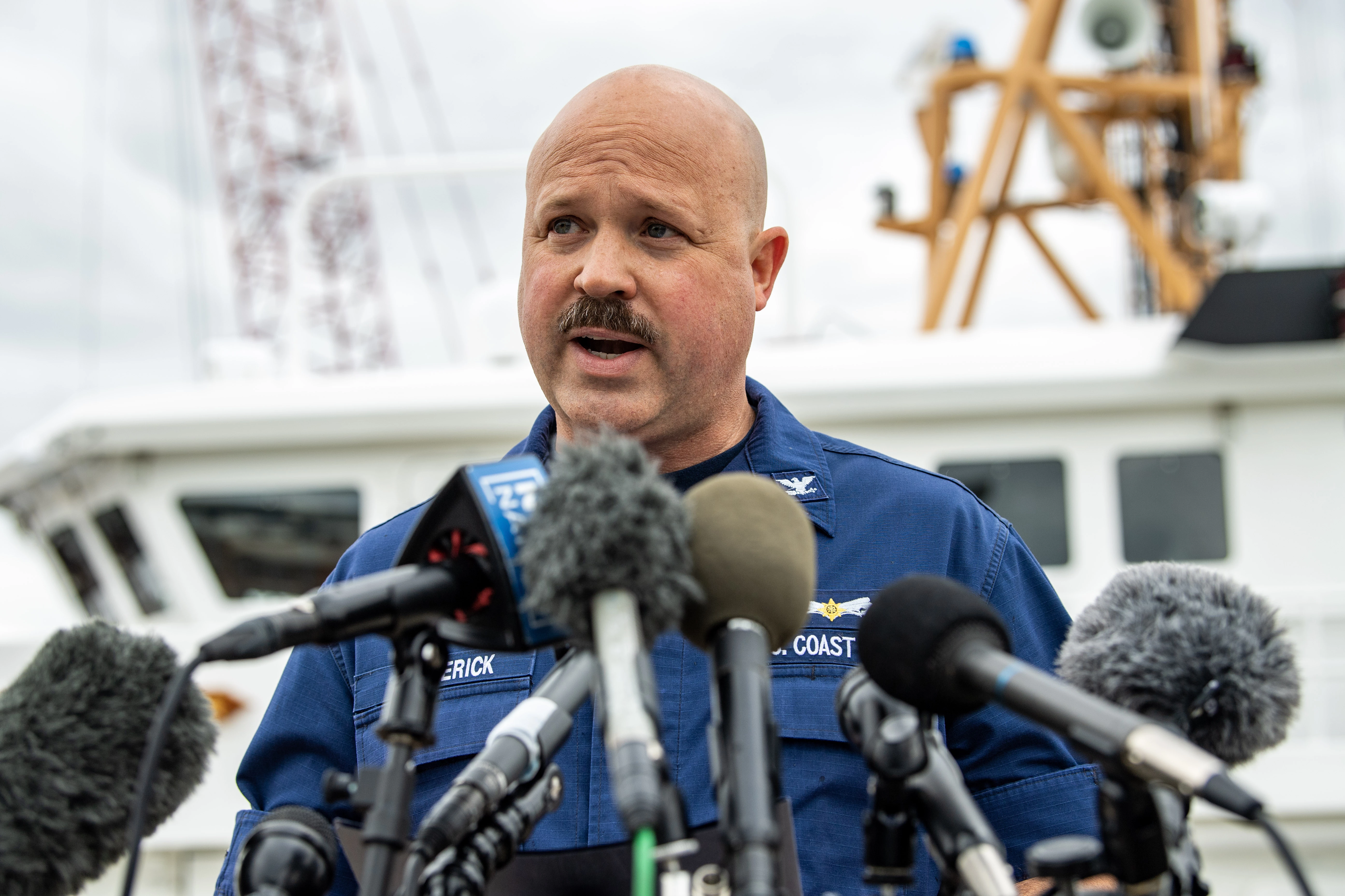 Rescue teams race against clock to find 5 missing in Titanic sub