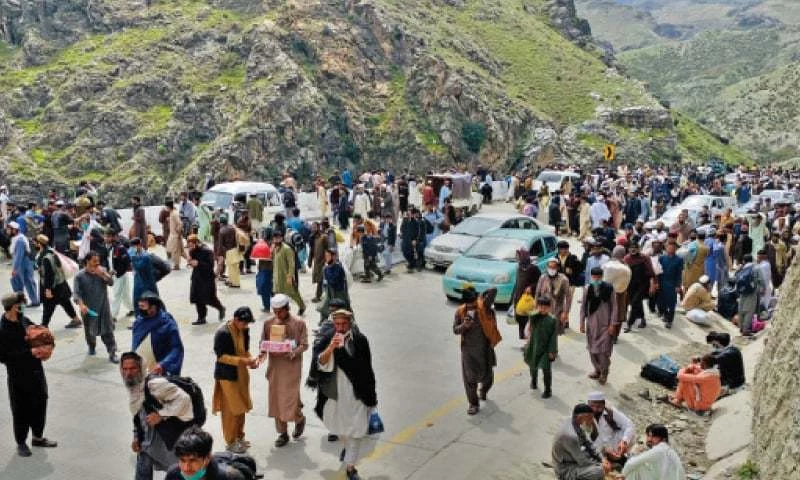 Afghans allowed to cross Torkham border by showing Tazkira for Eid