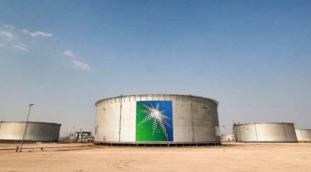 Saudi extends oil production cut as Russia reduces exports