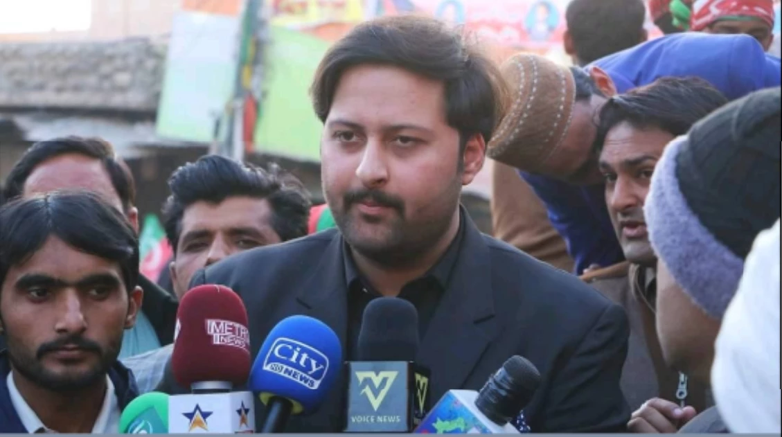 Strong PTI candidate from Bahawalnagar takes a break from politics