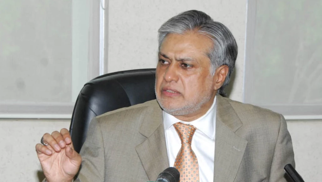 Dar discusses steps to better economy with business personnel