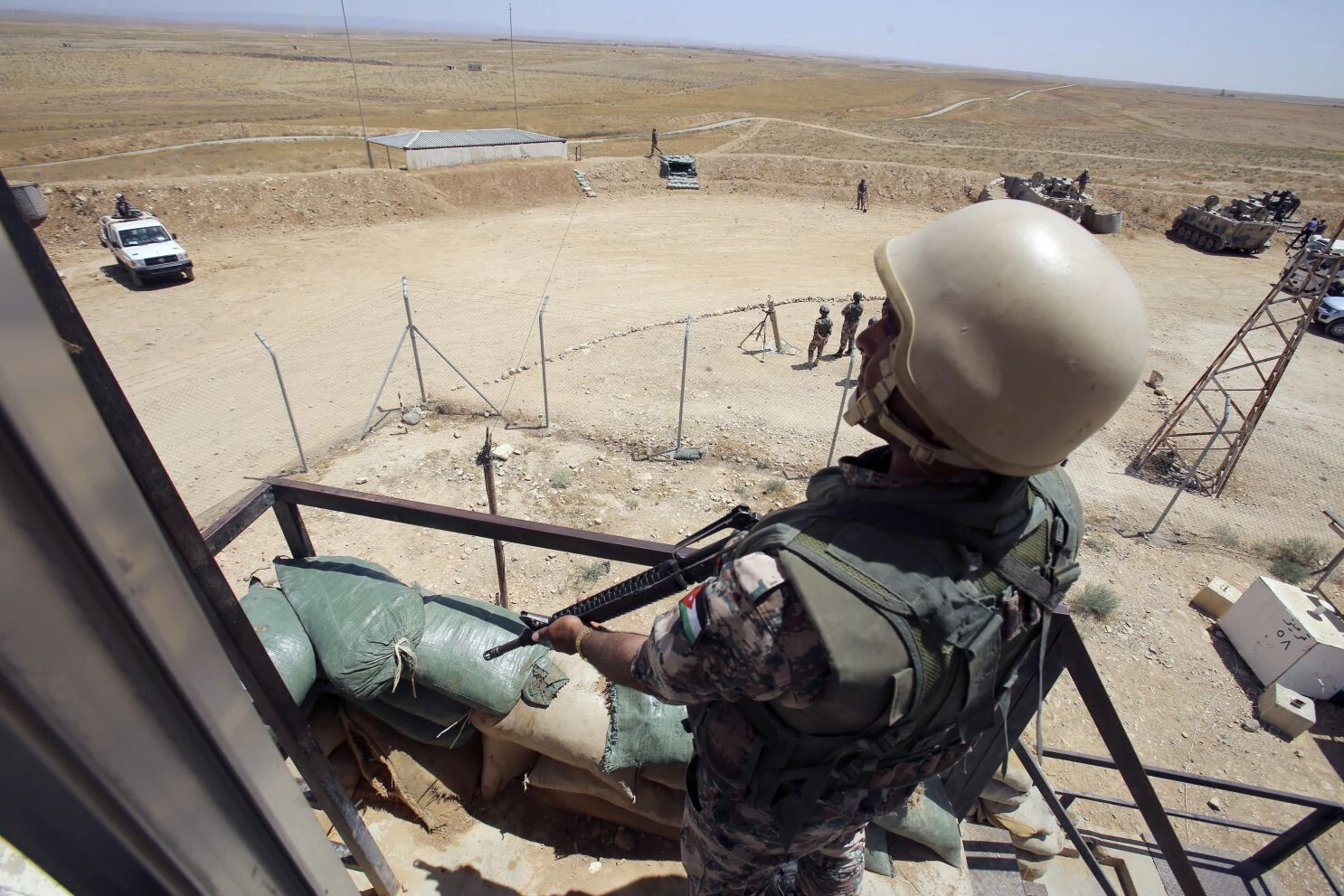 Jordan forces kill three including fugitives in desert raid