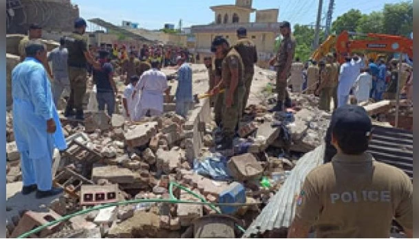 Seven die as gas cylinder blast brings down hotel in Jhelum