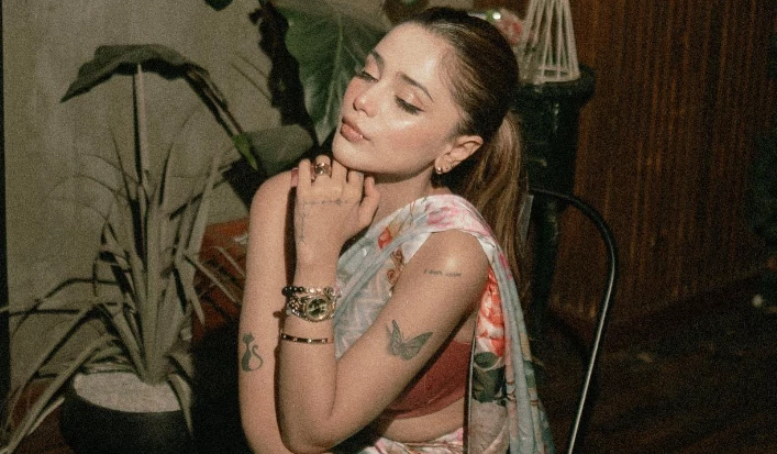 Aima Baig's desi look take internet by storm