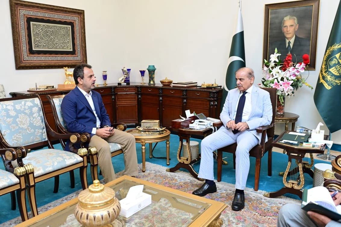 Amir Muqam, Awais Leghari call on PM