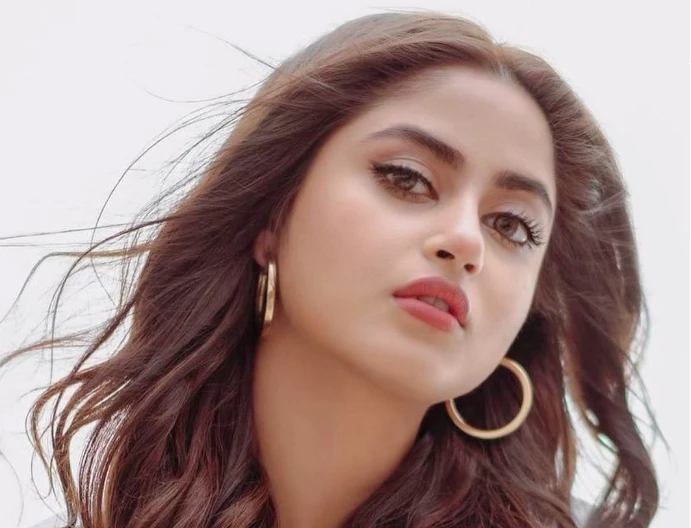 Why is Sajal Aly so SAD?