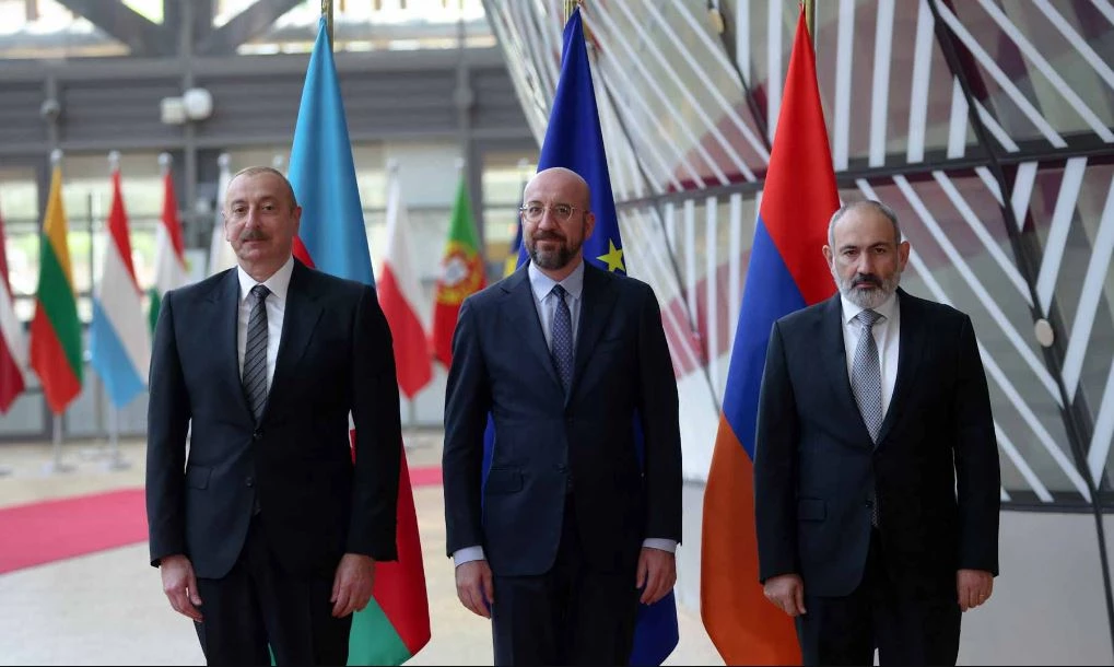 Azerbaijan, Armenia hold talks, Russia proposes Moscow summit