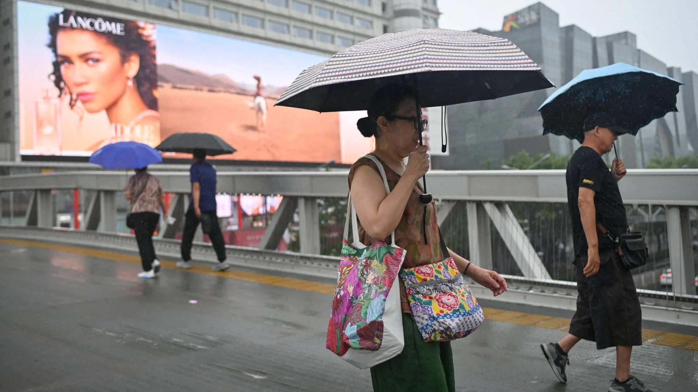 China's economy shows further weakness in second quarter