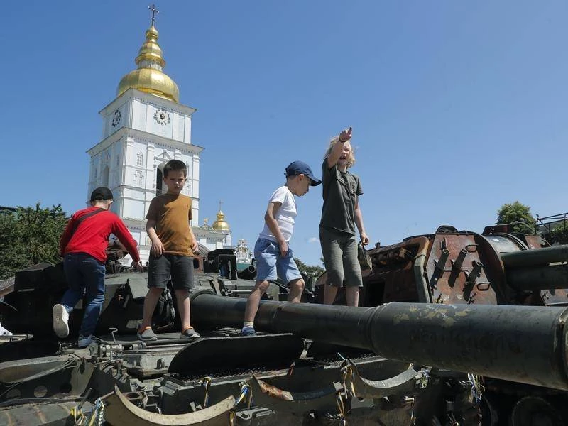 UK sanctions Russians over 'deportation of Ukraine children'
