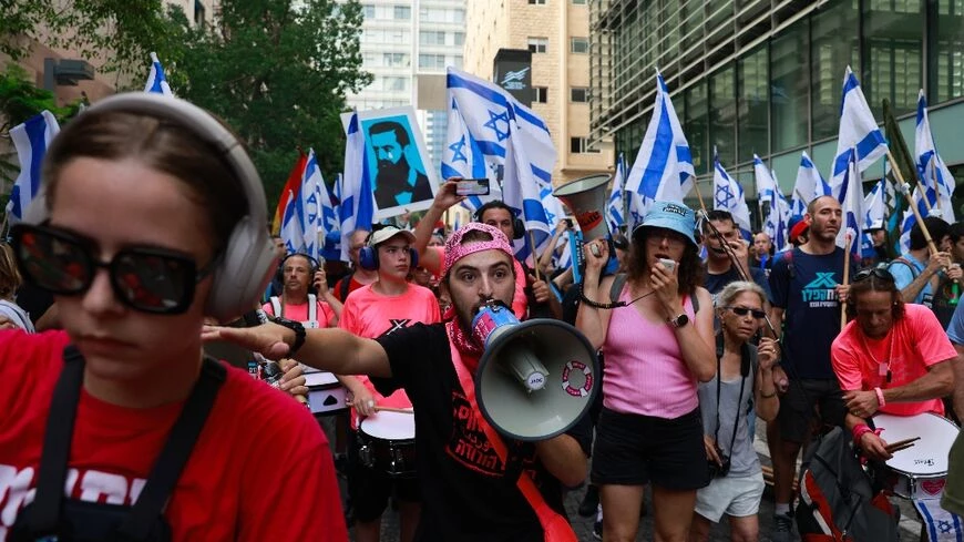 Israelis throng train stations, block roads to protest judicial reforms