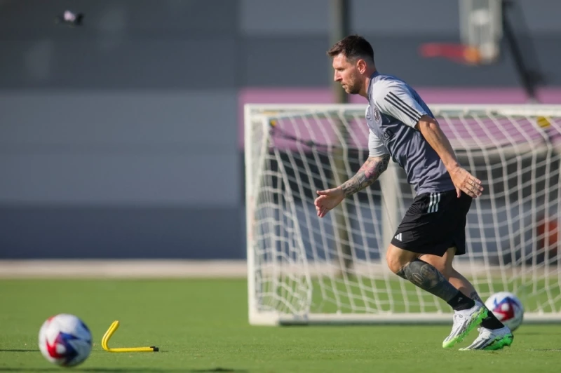 Messi starts his new job in the Florida heat