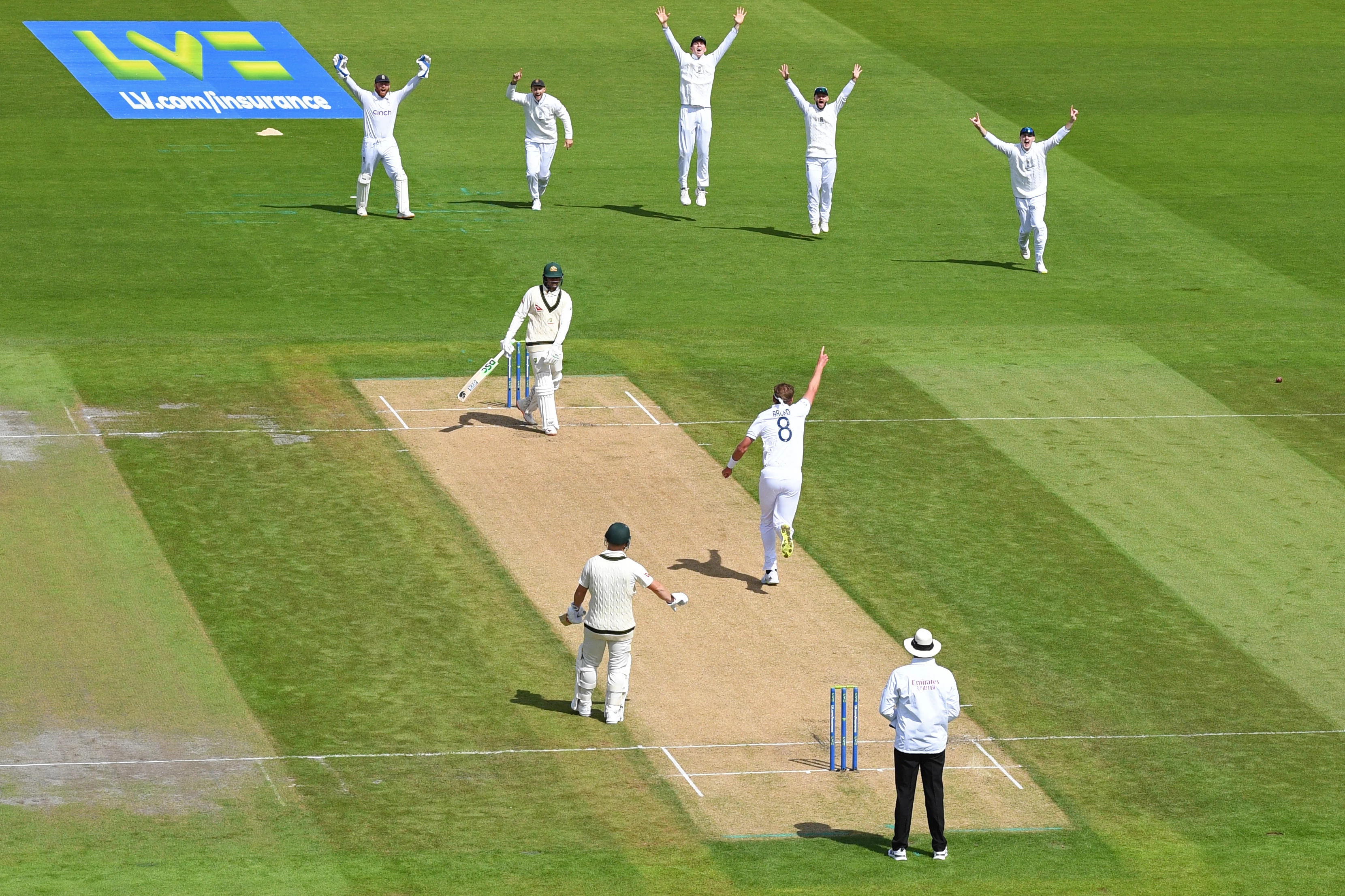 Australia keep England at bay after Broad strikes in fourth Test