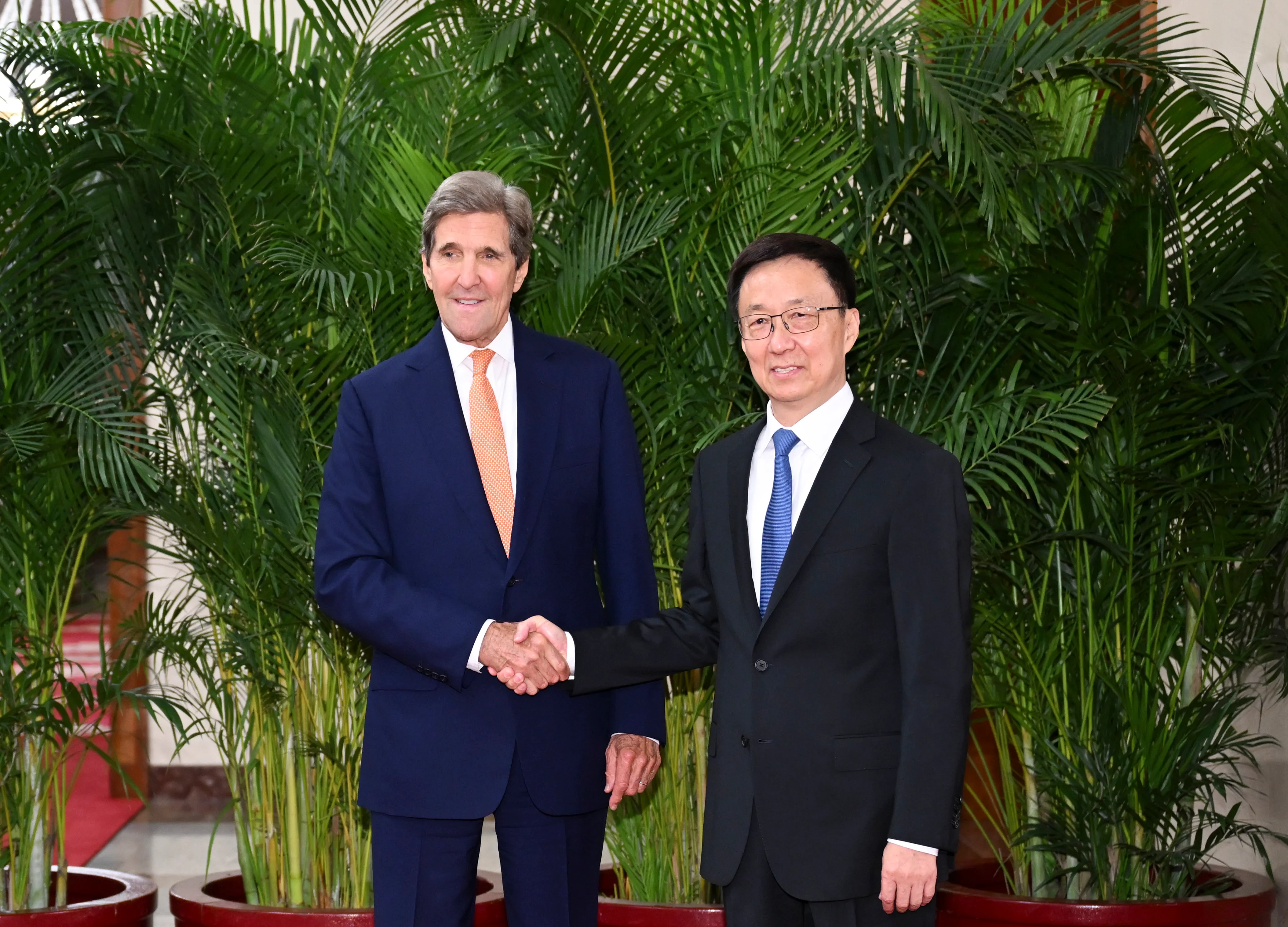 Kerry says US not dictating climate policy to China