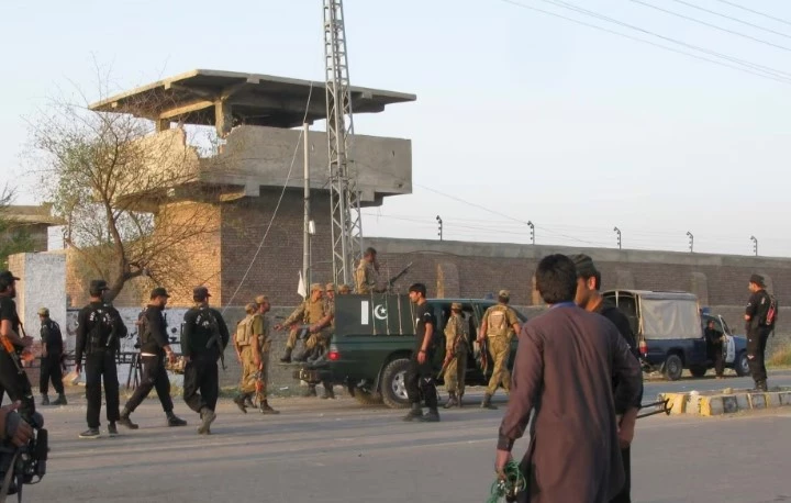 Police capture 12 out of 15 jail escapees in Qambar