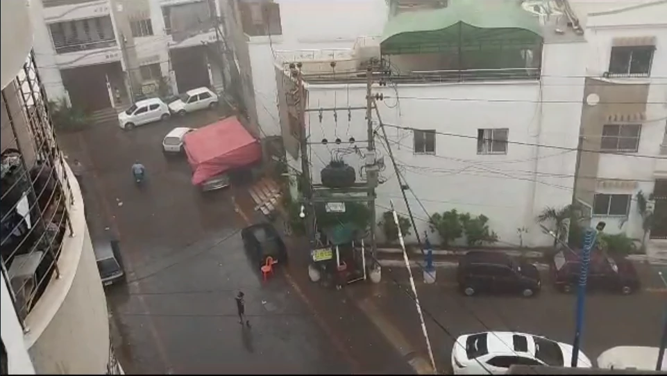 Risk of floods increases as heavy rain hits Karachi, Hyderabad