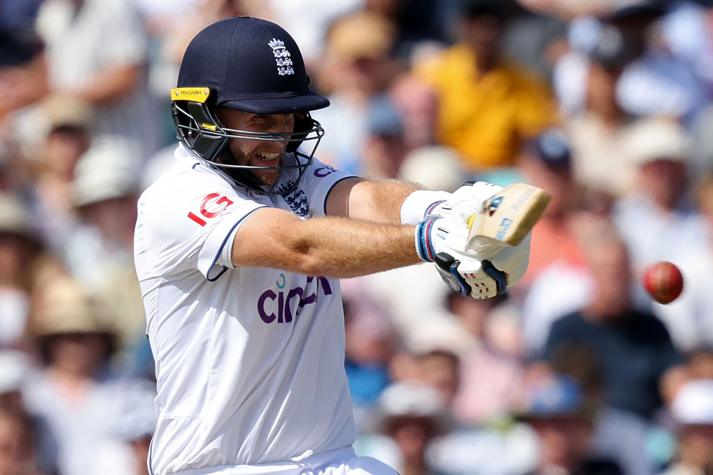 Root leads run-spree as England press for Ashes-levelling win