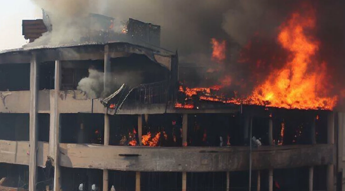 Teen killed in Rawalpindi shopping centre fire
