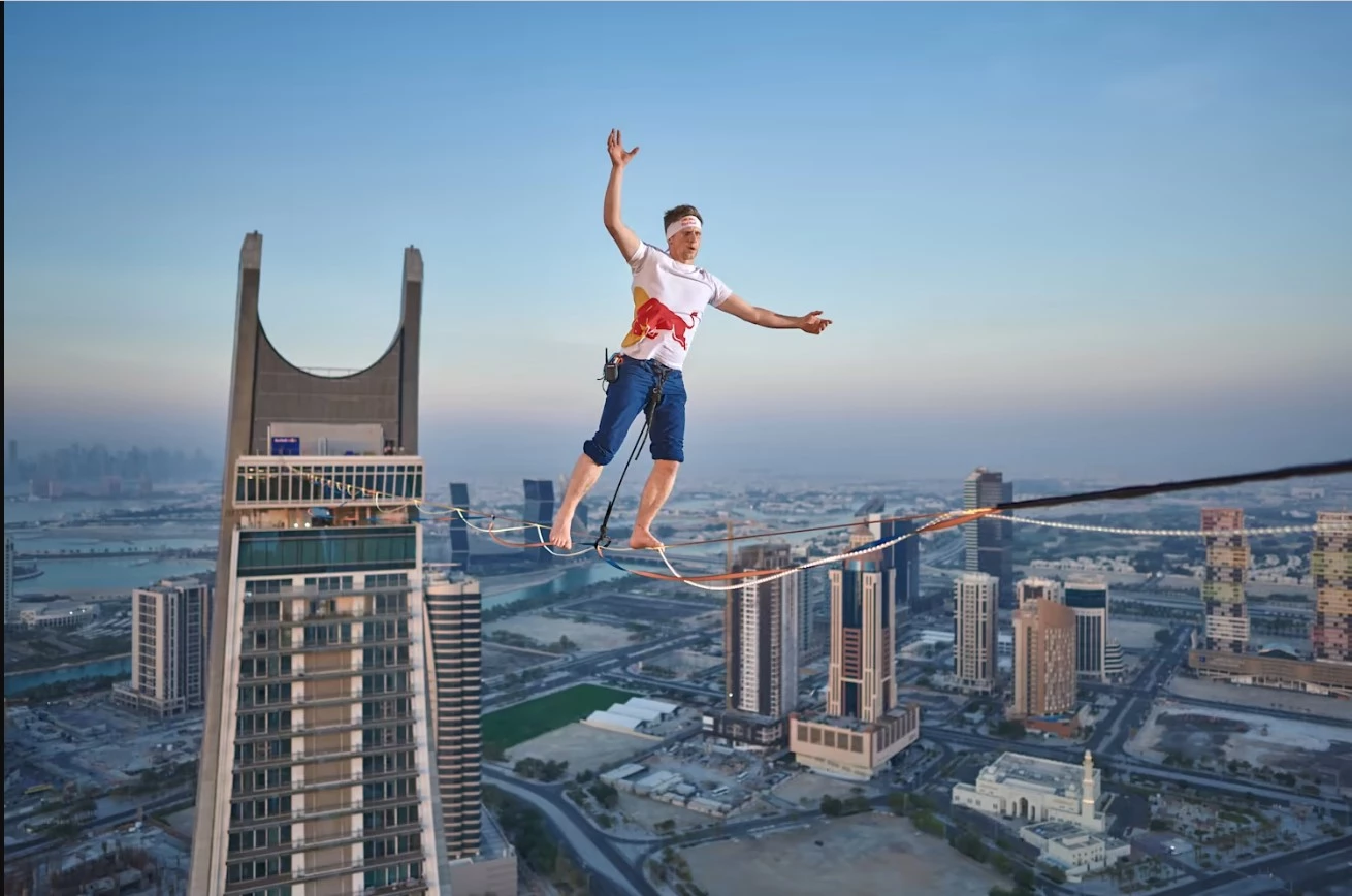 Jaan Roose breaks world-record with Qatar’s “Sparkline” Walk