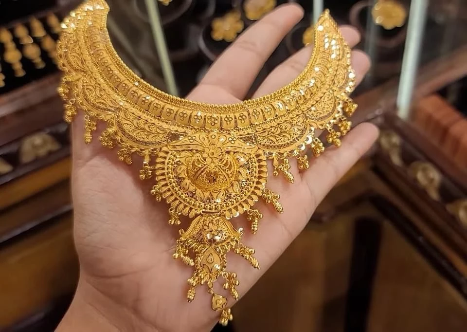 Gold prices sustain in Pakistan despite heavy decrease in Int'l market