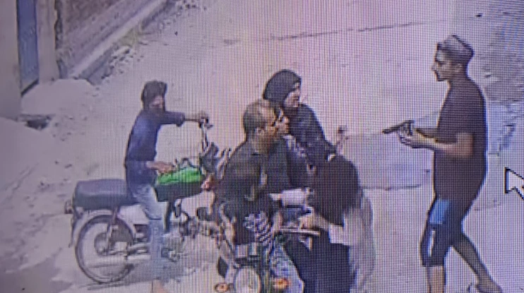 Gujranwala girl foils robbery bid