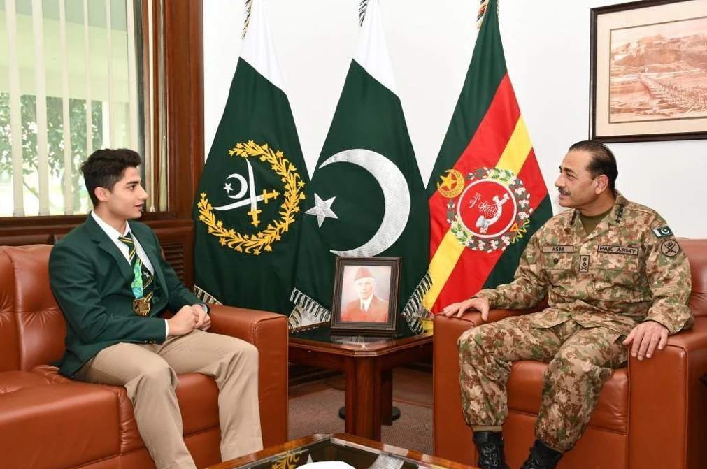 COAS greets Hamza on becoming World Junior Squash Champion