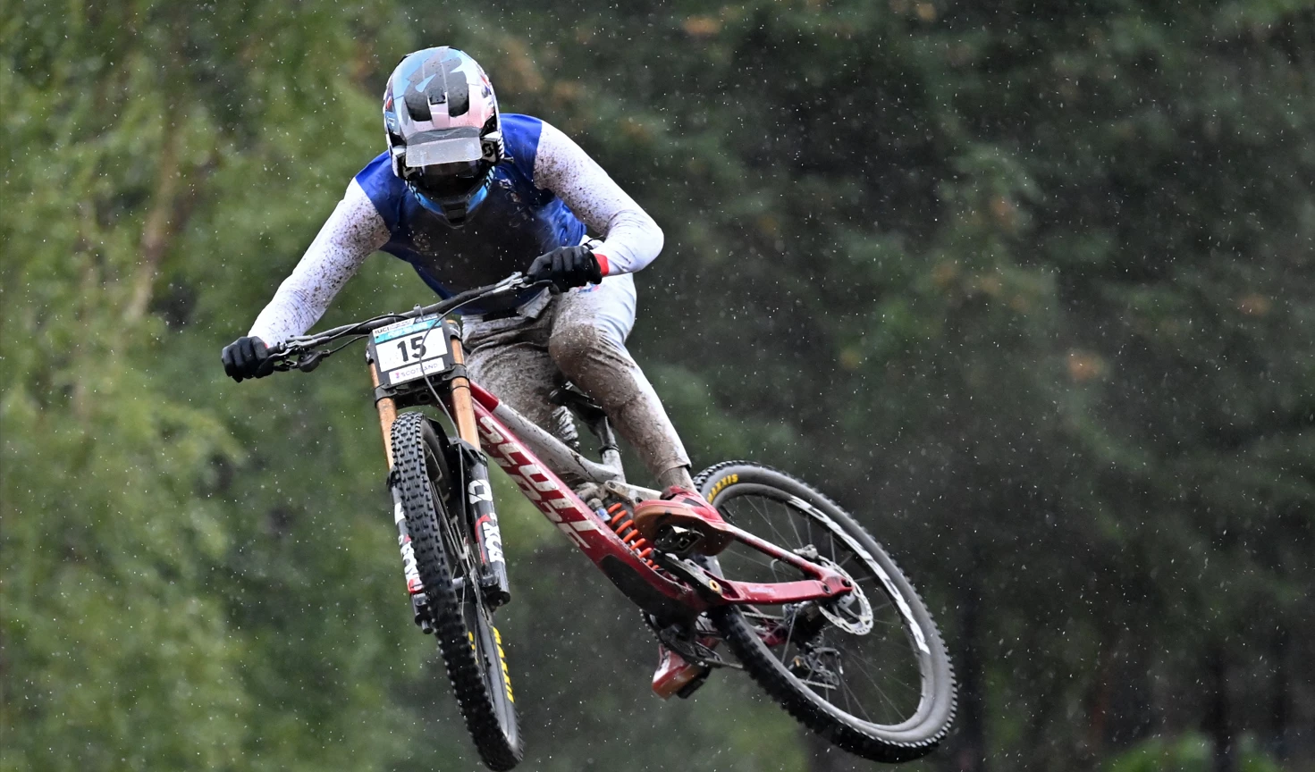 'Cold and shaking' Hatton wins mountain bike world gold