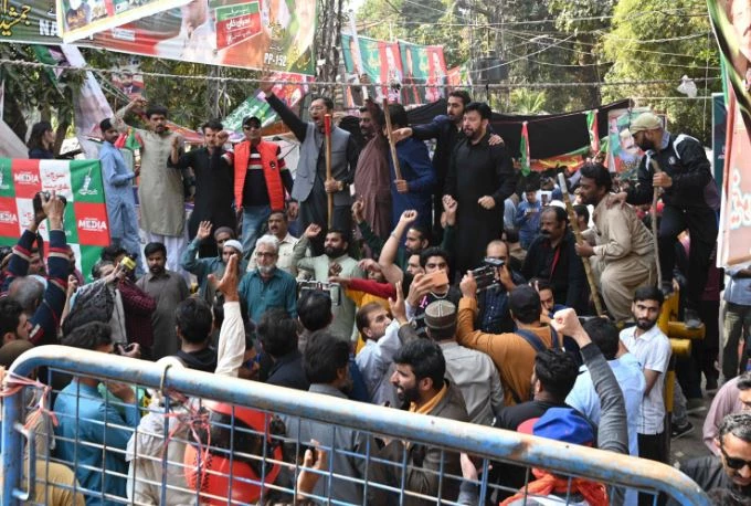 Lahore police lodge FIR against PTI workers for obstructing Imran Khan’s arrest