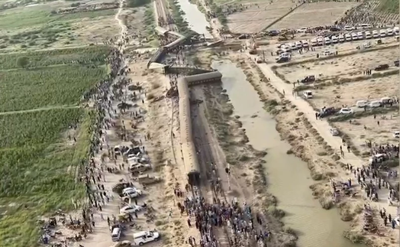 Sindh CM reaches train accident spot, constitutes info-desk for families of passengers