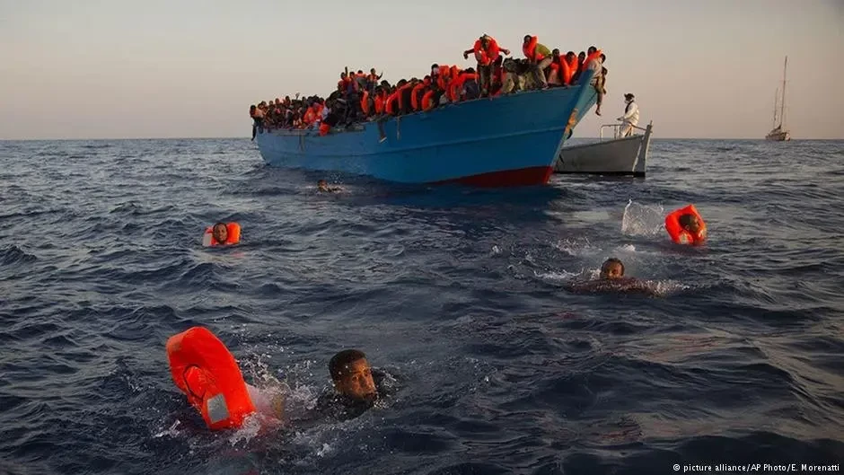 16 dead, dozens missing in shipwrecks off Tunisia, Western Sahara