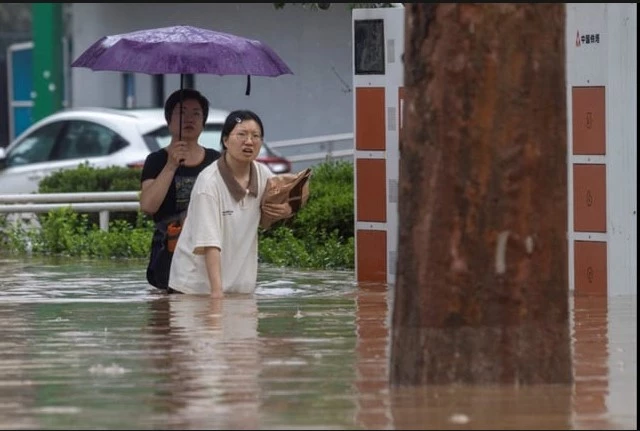 33 dead, 18 still missing after record Beijing rains
