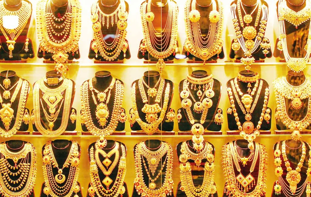 Another big fall in gold prices in Pakistani and international market