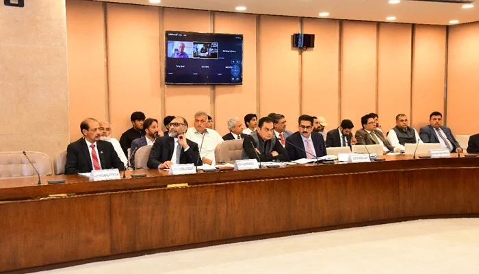 PAC directs audit of SBP's loan scheme, orders OGRA to approve PSO petrol pumps