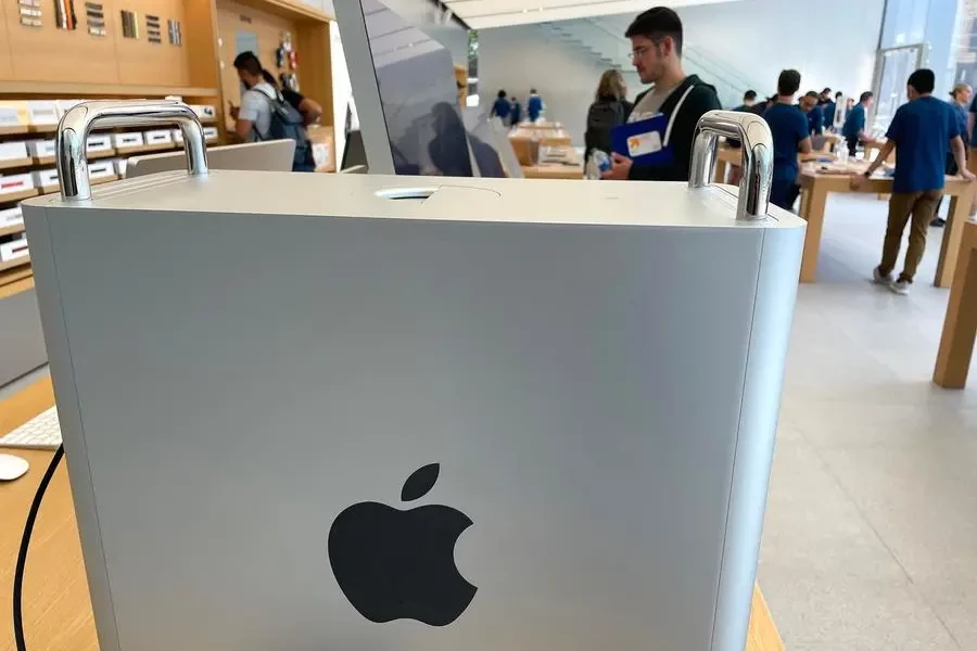 Apple fans celebrate 30 years of tech giant in China