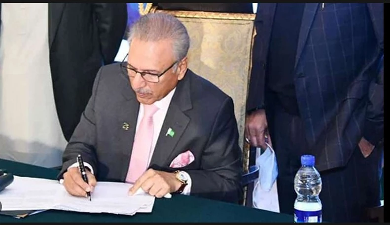 President Alvi signs Army Act and Official Secrets Amendment Bills into law