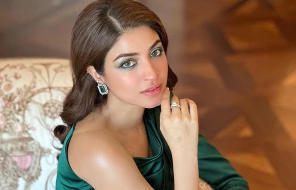 Kinza Hashmi leaves fans 'confused'