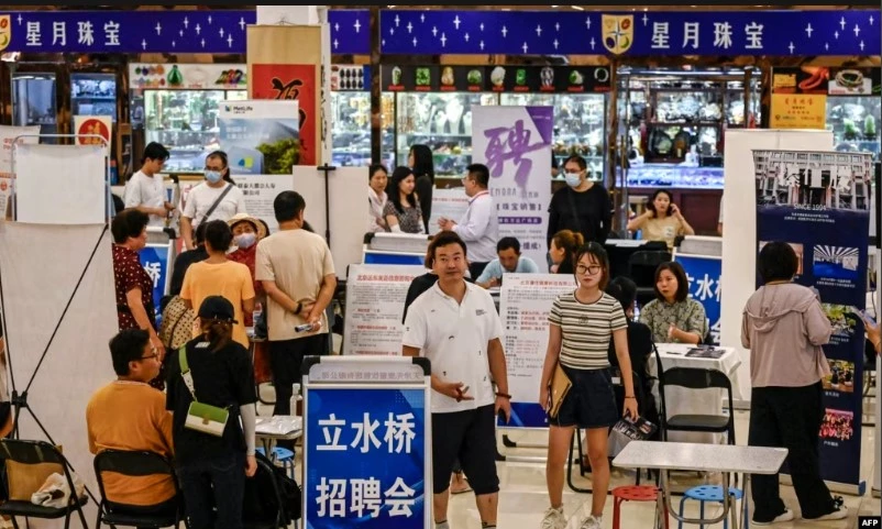 China cuts key interest rate to support economy
