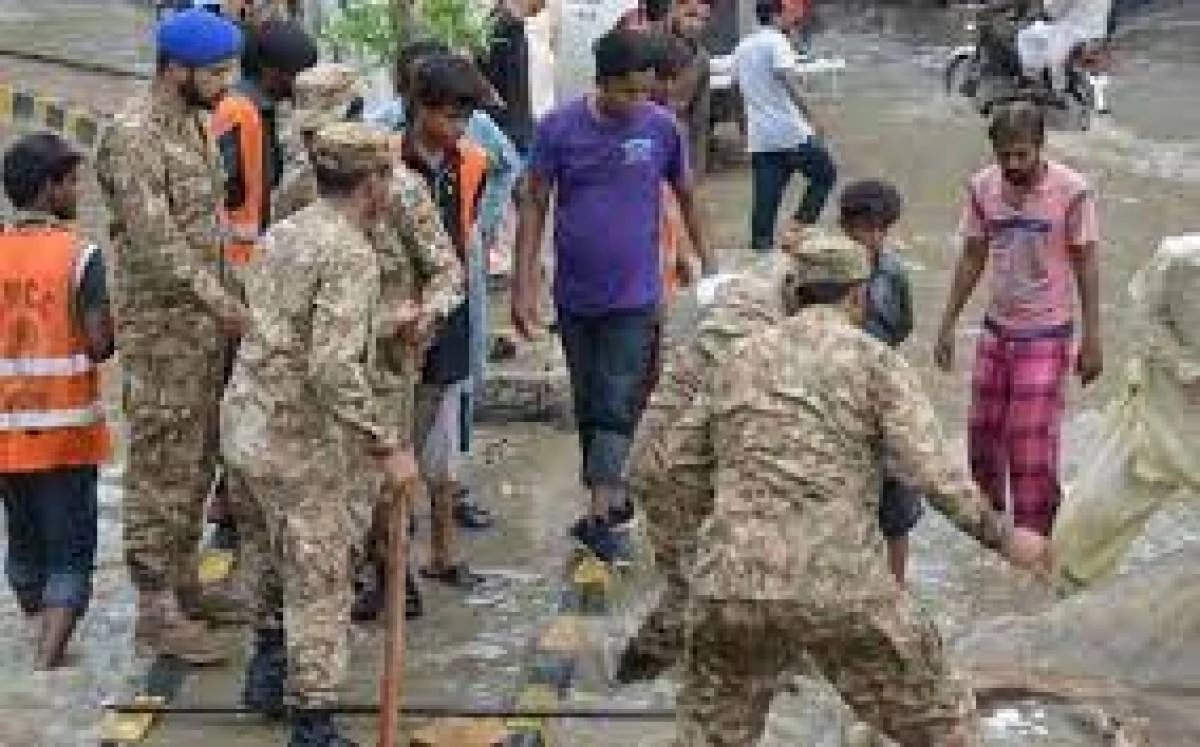 Pakistan Army steps up rescue operation for flood victims of Punjab