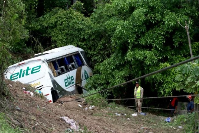 15 dead as bus carrying migrants crashes in Mexico