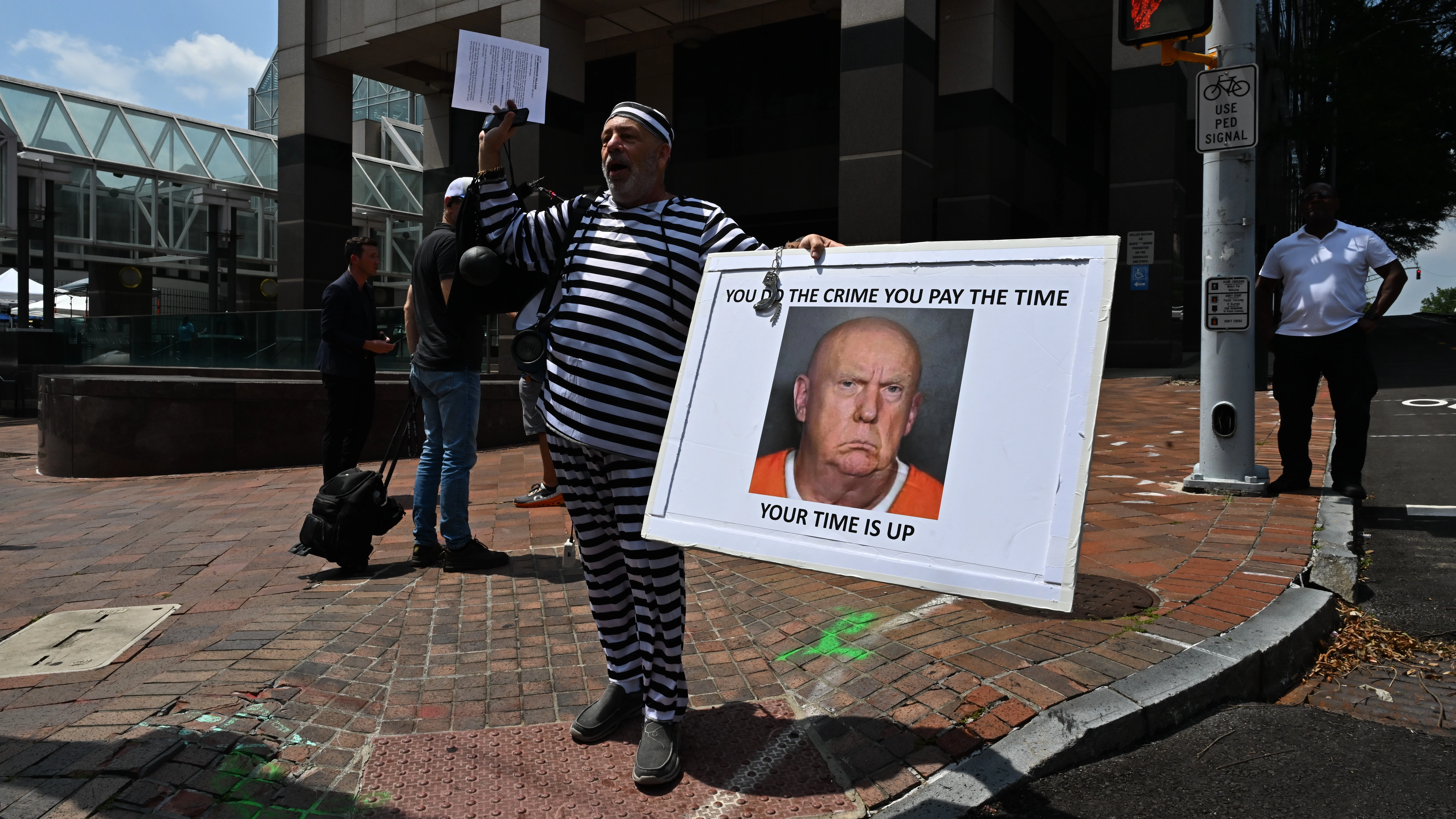 Trump to be arrested in Georgia election racketeering case