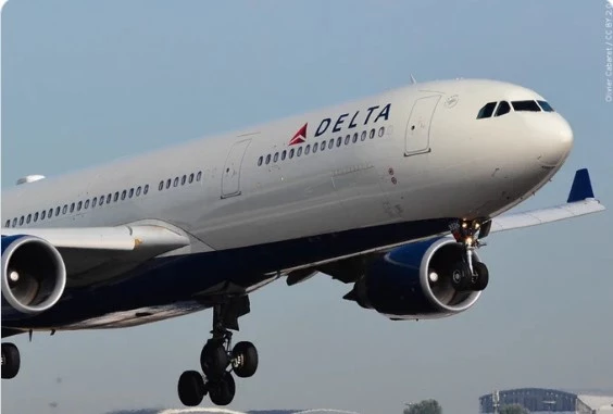 11 hospitalized as flight hits turbulence en route to Atlanta