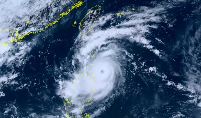 Super Typhoon Saola hurtles towards southern China, Hong Kong