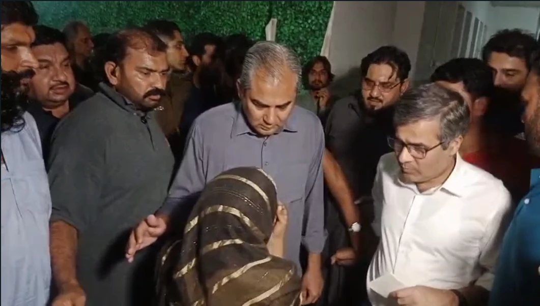 Mohsin Naqvi pays visit to civil hospital Sialkot